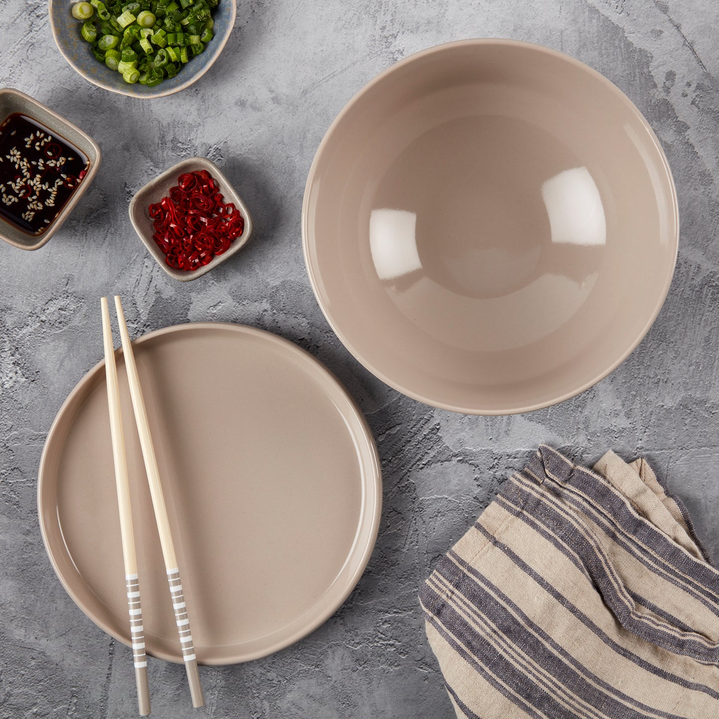 8-Piece Matcha Green & Sand Ramen Bowl Set with Chopsticks & Trivets/Lids