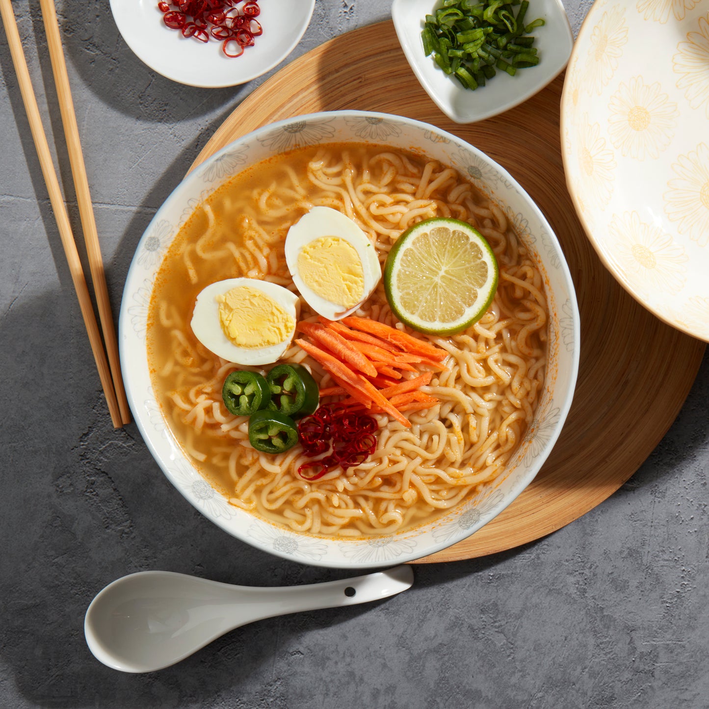 8-Piece Ramen Bowl Set with Chopsticks & Spoons, Blue & Yellow Daisy